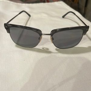 BURBERRY POLARIZED 4202-Q 3533/T8 54 19 145 gray/silver frames, UNISEX Gray lens
